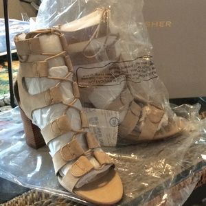 Marc Fisher light  suede Paradox heel sz 5.5